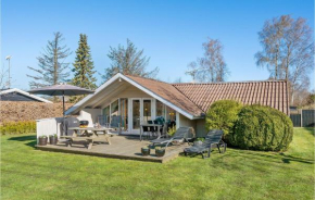 Amazing Home In Dronningmølle With Wifi in Dronningmølle